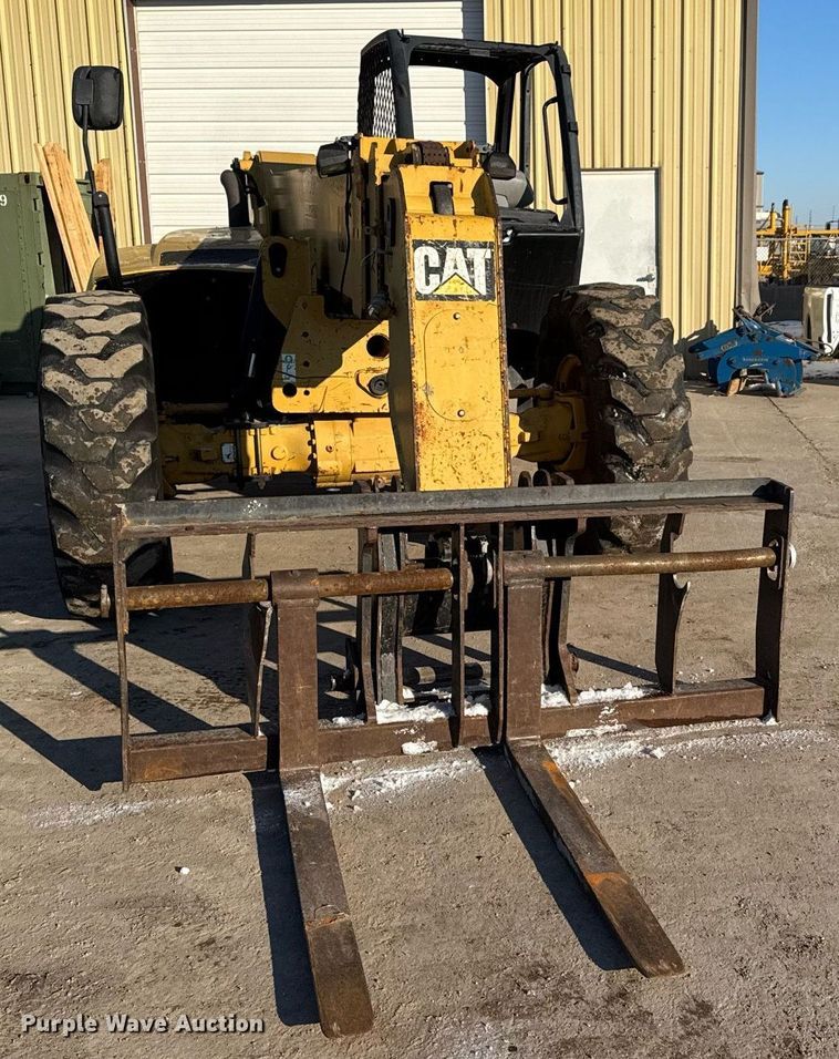 image for item LH9418 2004 Caterpillar TH460B telehandler