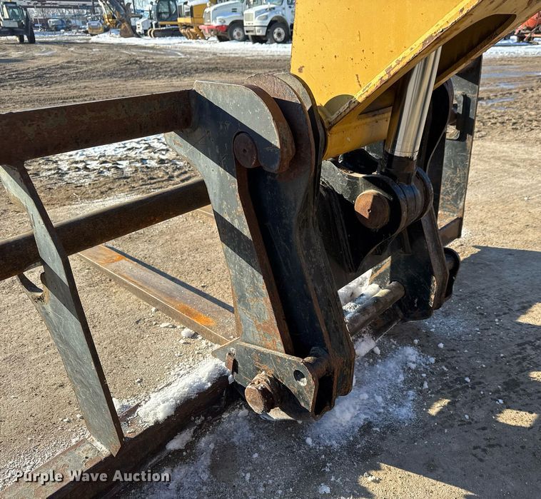 image for item LH9418 2004 Caterpillar TH460B telehandler