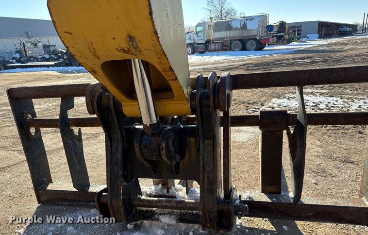 image for item LH9418 2004 Caterpillar TH460B telehandler