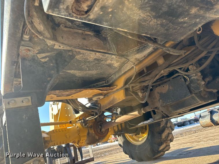 image for item LH9418 2004 Caterpillar TH460B telehandler