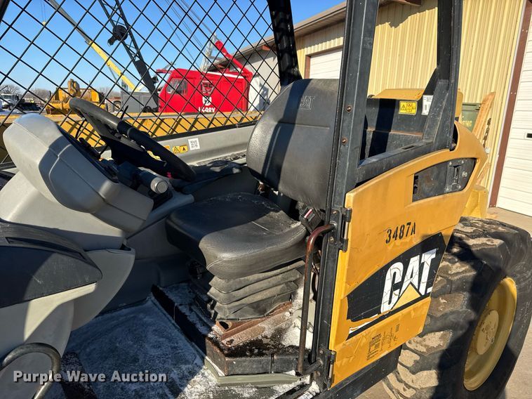 image for item LH9418 2004 Caterpillar TH460B telehandler