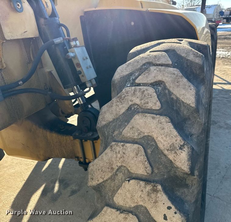 image for item LH9418 2004 Caterpillar TH460B telehandler