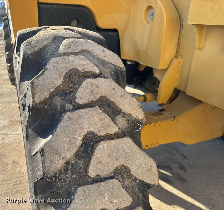 image for item LH9418 2004 Caterpillar TH460B telehandler