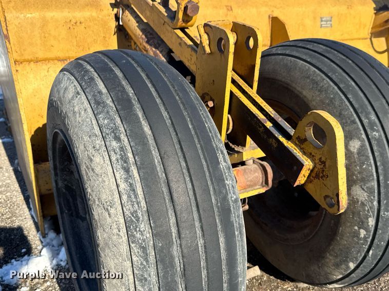 image for item LH9422 Reynolds LS14 scraper