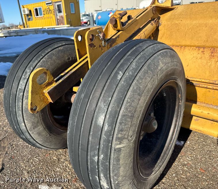 image for item LH9422 Reynolds LS14 scraper