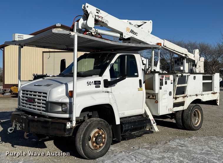 image for item LH9448 2007 GMC C5500 bucket truck