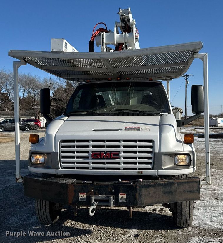 image for item LH9448 2007 GMC C5500 bucket truck