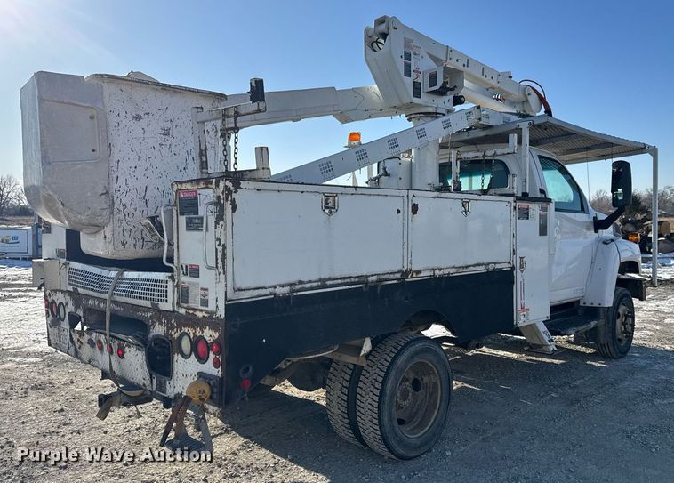image for item LH9448 2007 GMC C5500 bucket truck