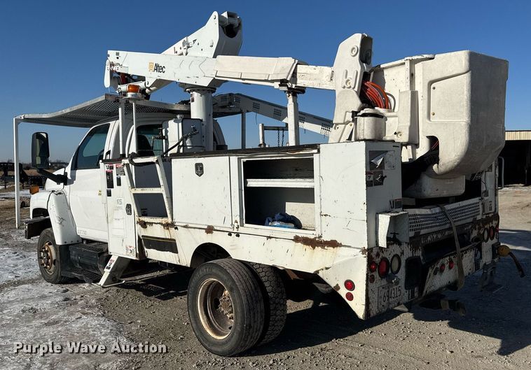 image for item LH9448 2007 GMC C5500 bucket truck