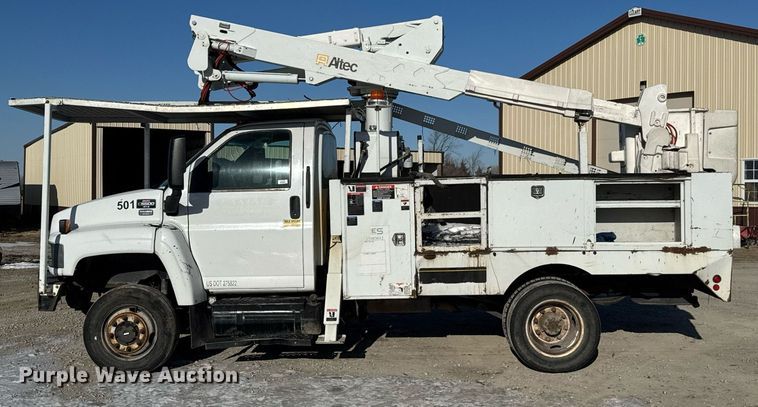 image for item LH9448 2007 GMC C5500 bucket truck