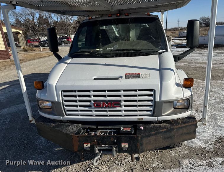 image for item LH9448 2007 GMC C5500 bucket truck