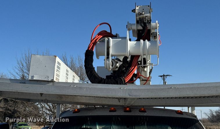 image for item LH9448 2007 GMC C5500 bucket truck