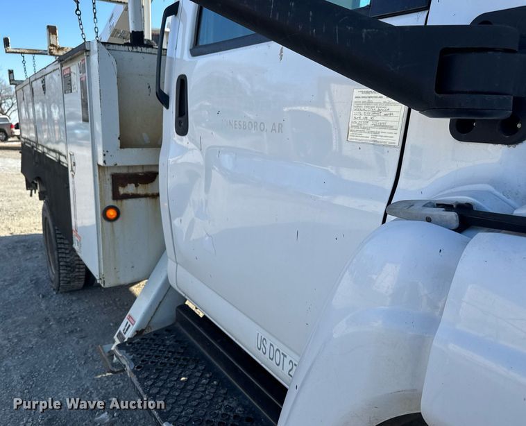 image for item LH9448 2007 GMC C5500 bucket truck