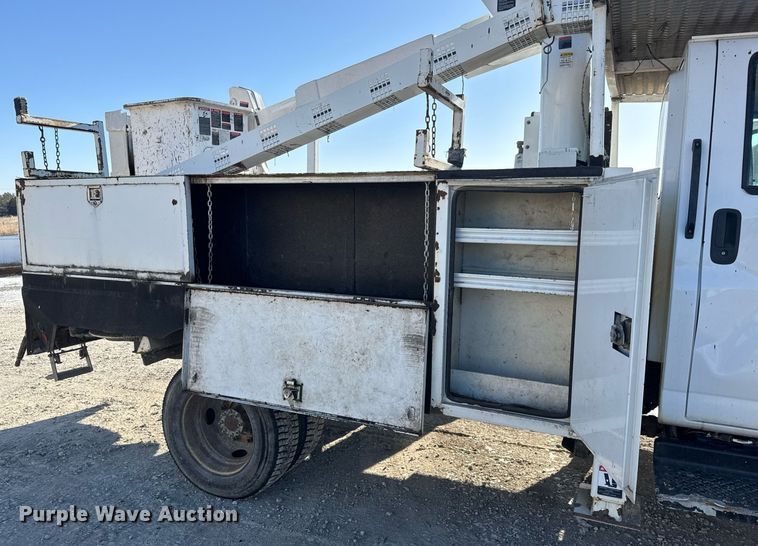 image for item LH9448 2007 GMC C5500 bucket truck