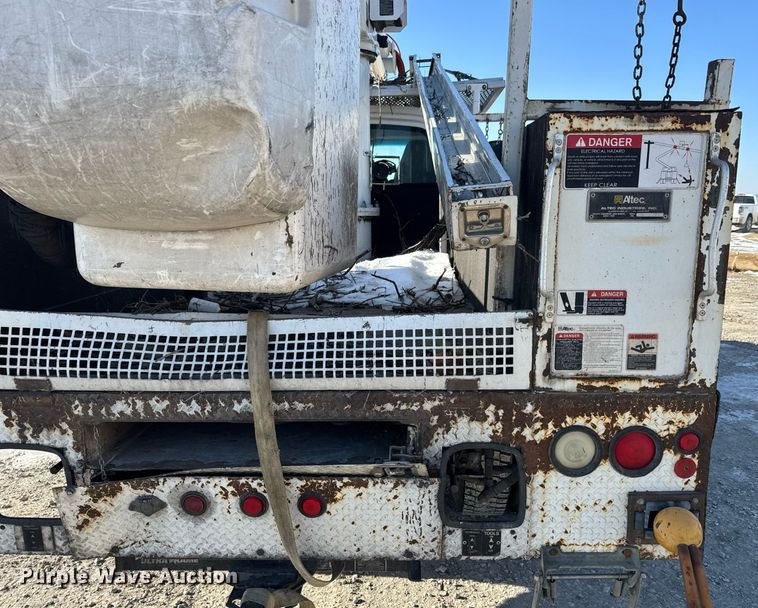 image for item LH9448 2007 GMC C5500 bucket truck