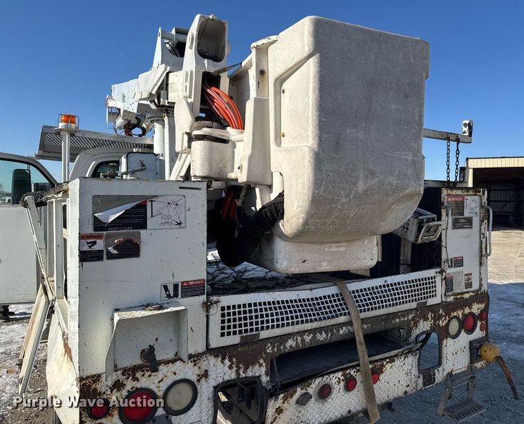 image for item LH9448 2007 GMC C5500 bucket truck