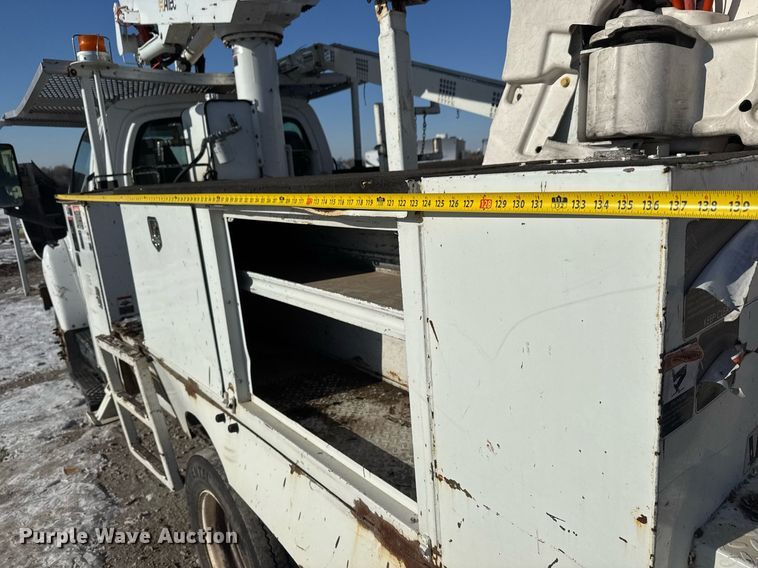 image for item LH9448 2007 GMC C5500 bucket truck