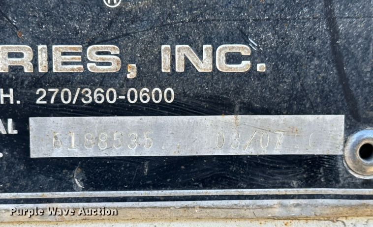 image for item LH9448 2007 GMC C5500 bucket truck