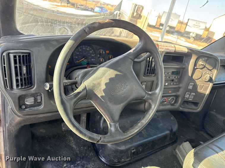 image for item LH9448 2007 GMC C5500 bucket truck