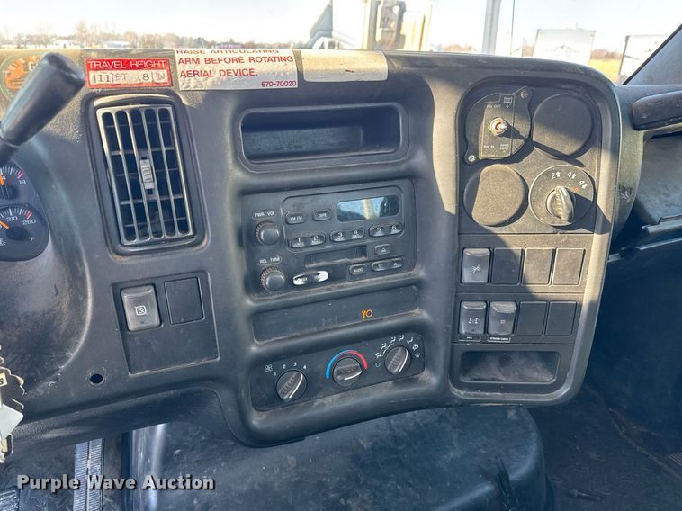 image for item LH9448 2007 GMC C5500 bucket truck