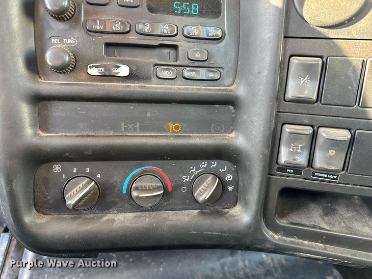 image for item LH9448 2007 GMC C5500 bucket truck