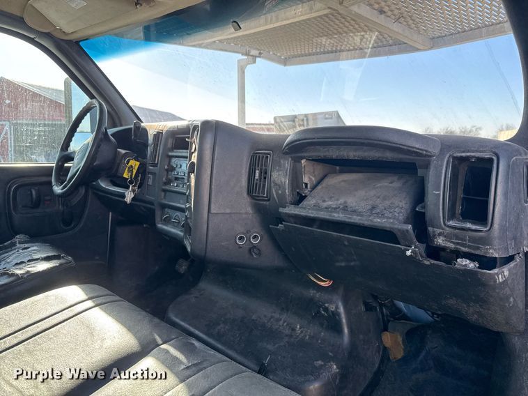 image for item LH9448 2007 GMC C5500 bucket truck