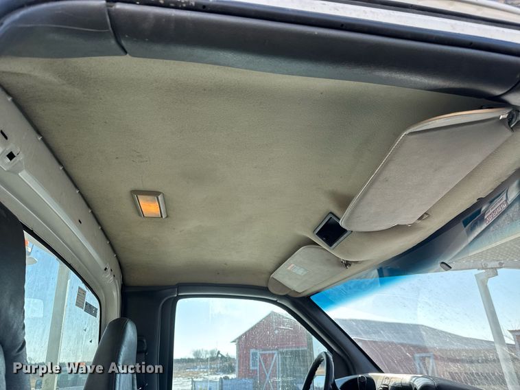 image for item LH9448 2007 GMC C5500 bucket truck