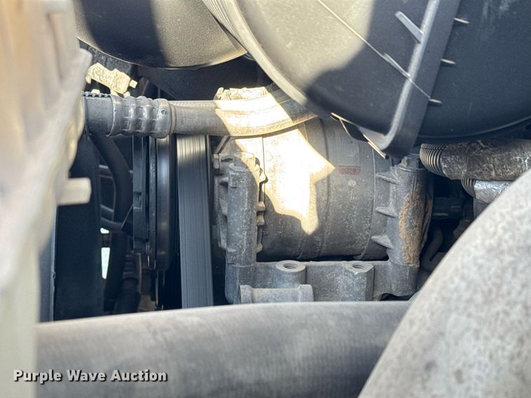 image for item LH9448 2007 GMC C5500 bucket truck