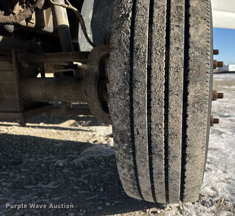 image for item LH9448 2007 GMC C5500 bucket truck