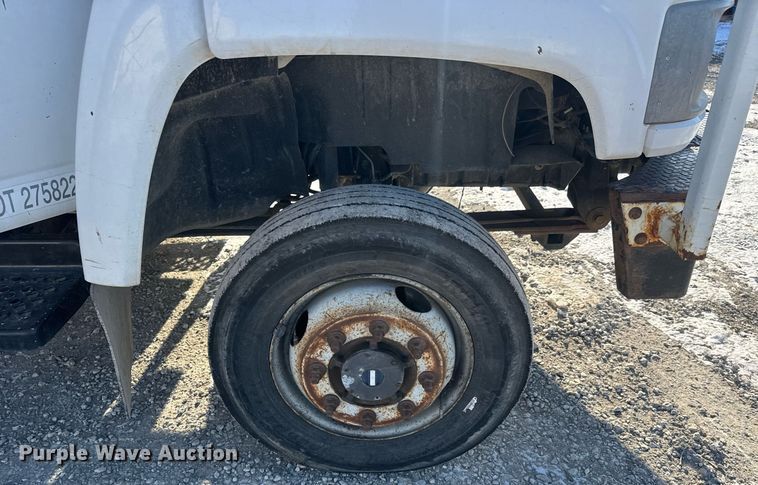 image for item LH9448 2007 GMC C5500 bucket truck