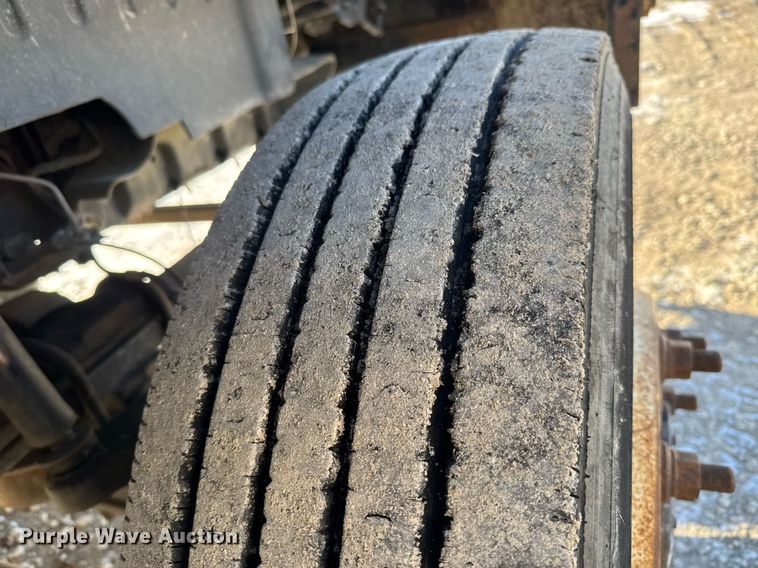 image for item LH9448 2007 GMC C5500 bucket truck