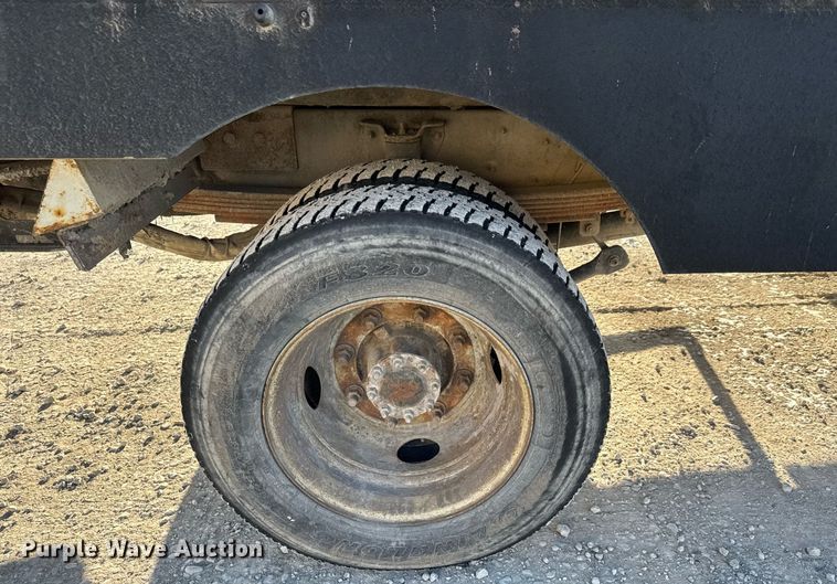 image for item LH9448 2007 GMC C5500 bucket truck