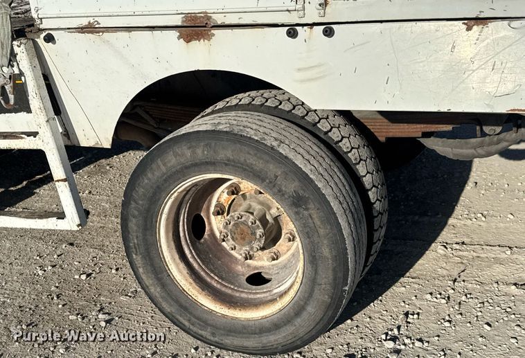 image for item LH9448 2007 GMC C5500 bucket truck