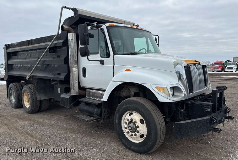 image for item LH9453 2004 International 7500 dump truck