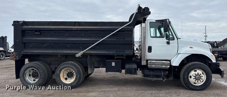 image for item LH9453 2004 International 7500 dump truck