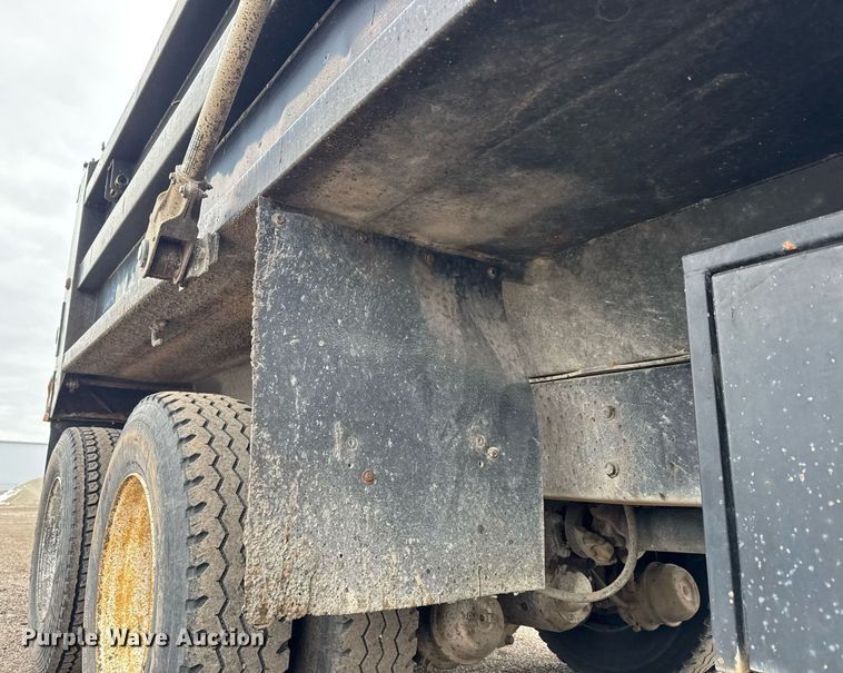 image for item LH9453 2004 International 7500 dump truck