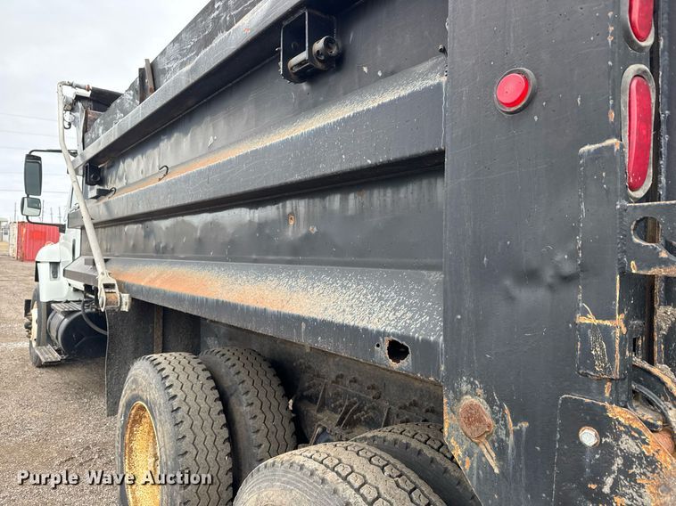 image for item LH9453 2004 International 7500 dump truck