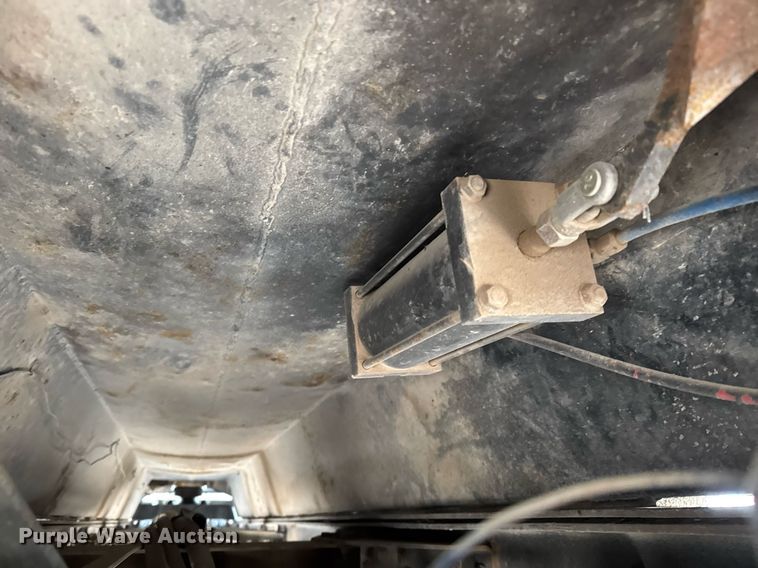 image for item LH9453 2004 International 7500 dump truck