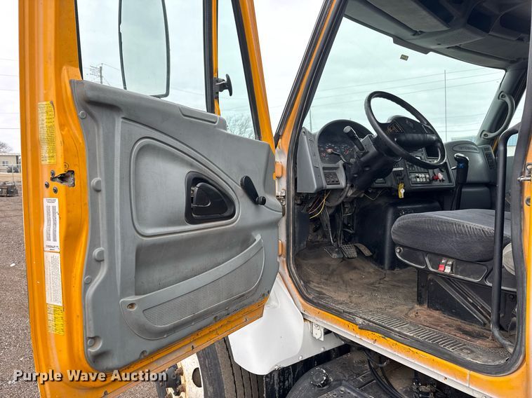 image for item LH9453 2004 International 7500 dump truck