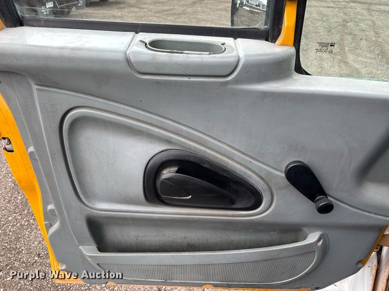 image for item LH9453 2004 International 7500 dump truck