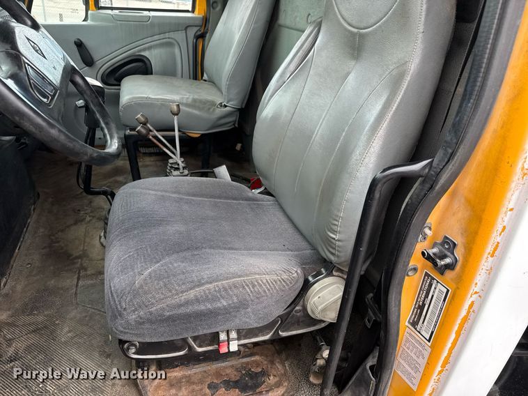 image for item LH9453 2004 International 7500 dump truck