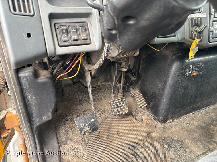 image for item LH9453 2004 International 7500 dump truck