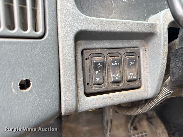 image for item LH9453 2004 International 7500 dump truck