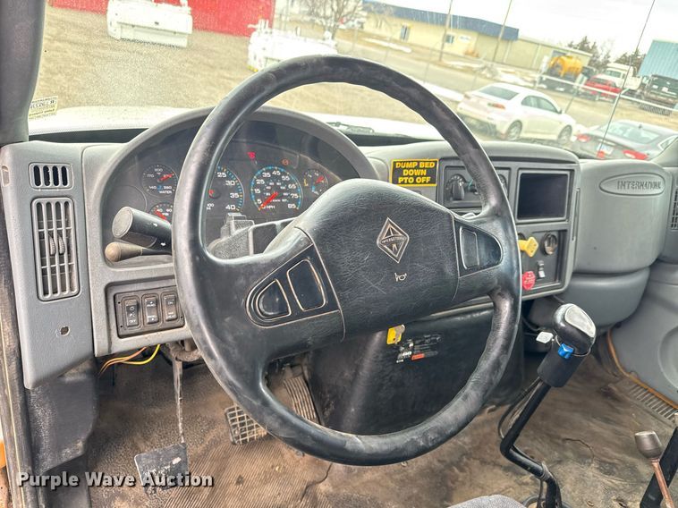 image for item LH9453 2004 International 7500 dump truck