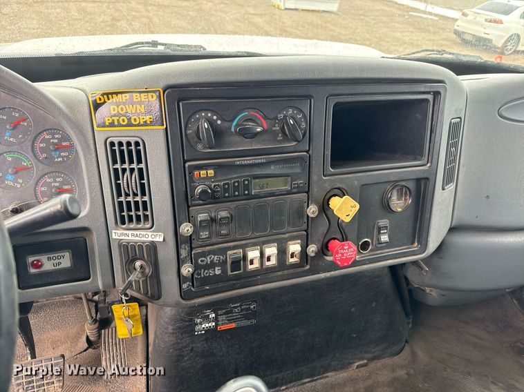 image for item LH9453 2004 International 7500 dump truck