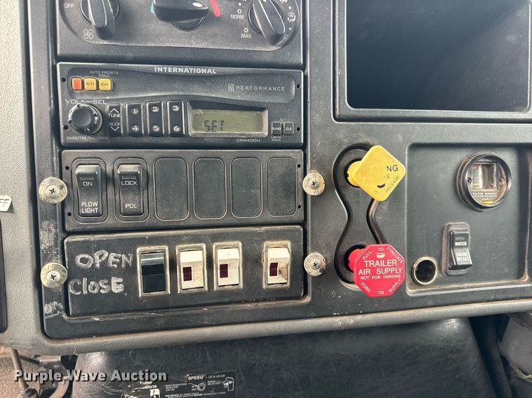 image for item LH9453 2004 International 7500 dump truck