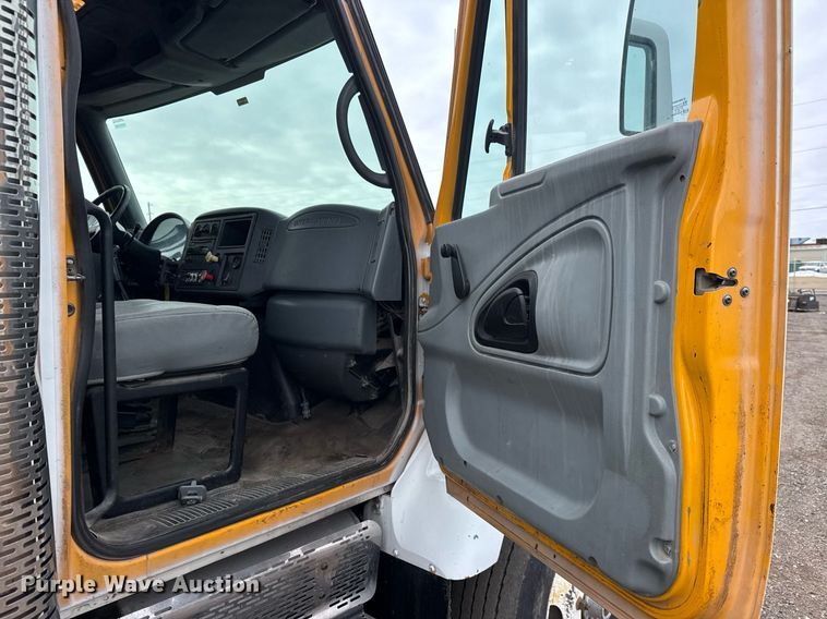 image for item LH9453 2004 International 7500 dump truck