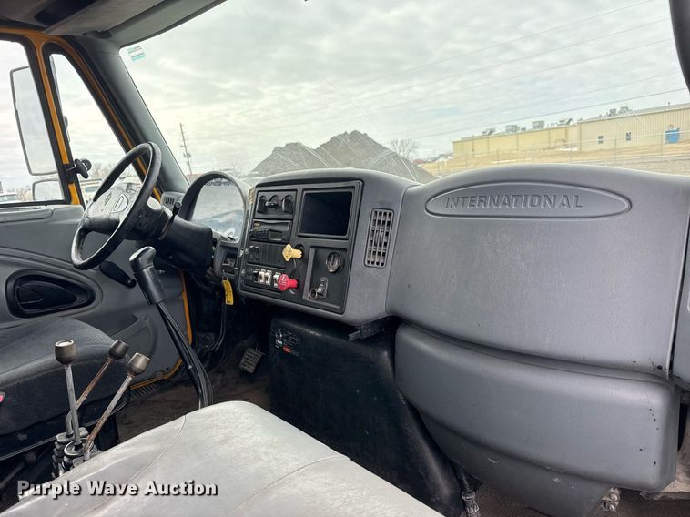 image for item LH9453 2004 International 7500 dump truck