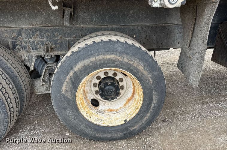 image for item LH9453 2004 International 7500 dump truck