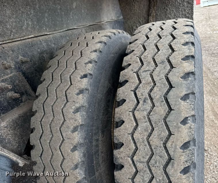 image for item LH9453 2004 International 7500 dump truck